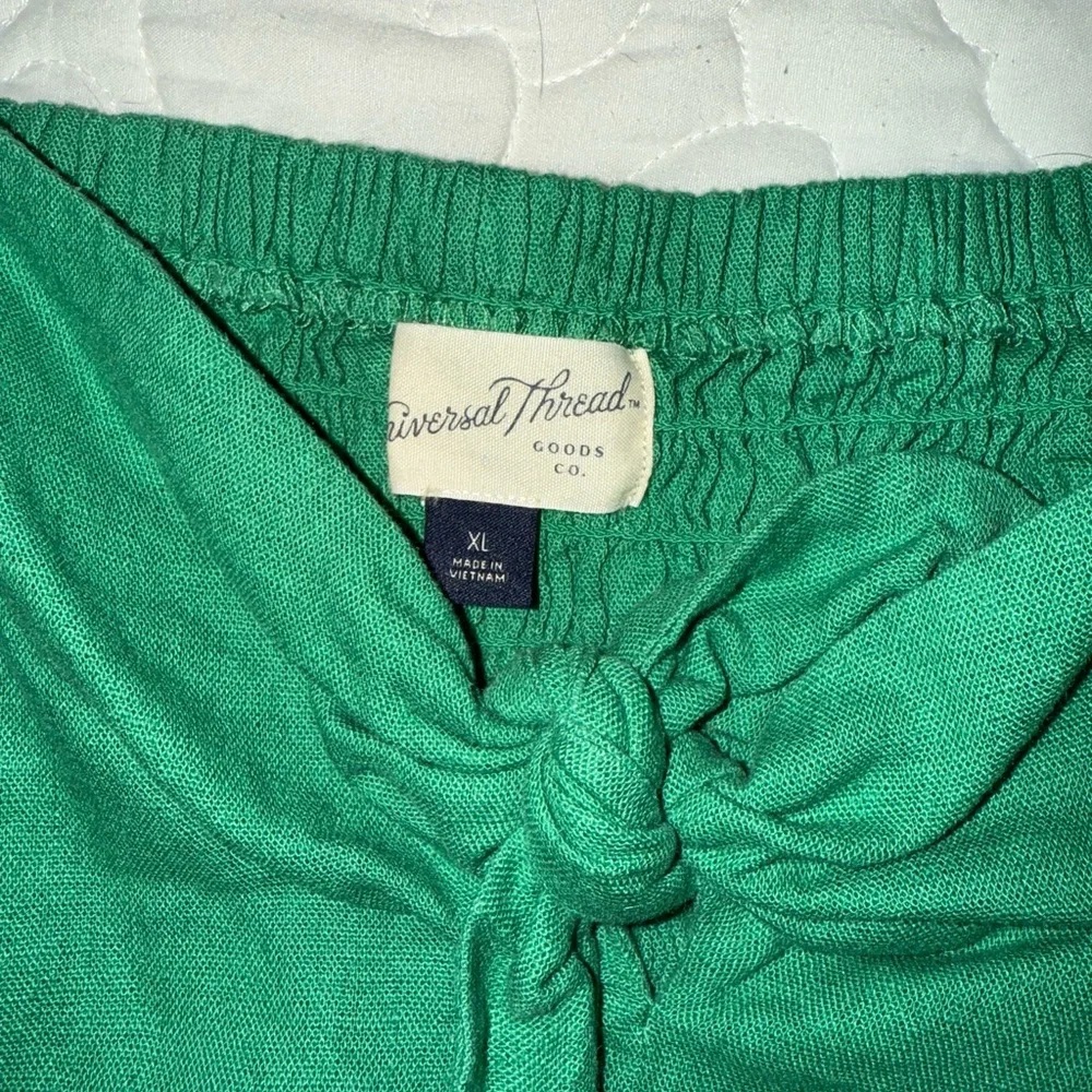 Universal Thread Top - Picture 2 of 3